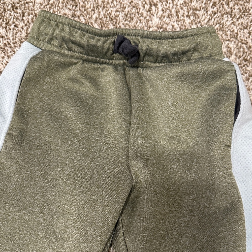 Toddler 2T Bundle - Kids Jogger, Jeans and Bluey Jacket - Picture 9 of 16